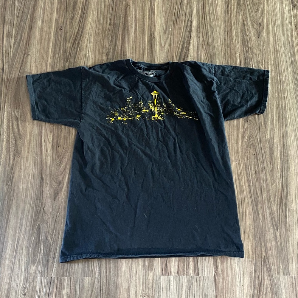 👀 Seattle space needle graphic tee